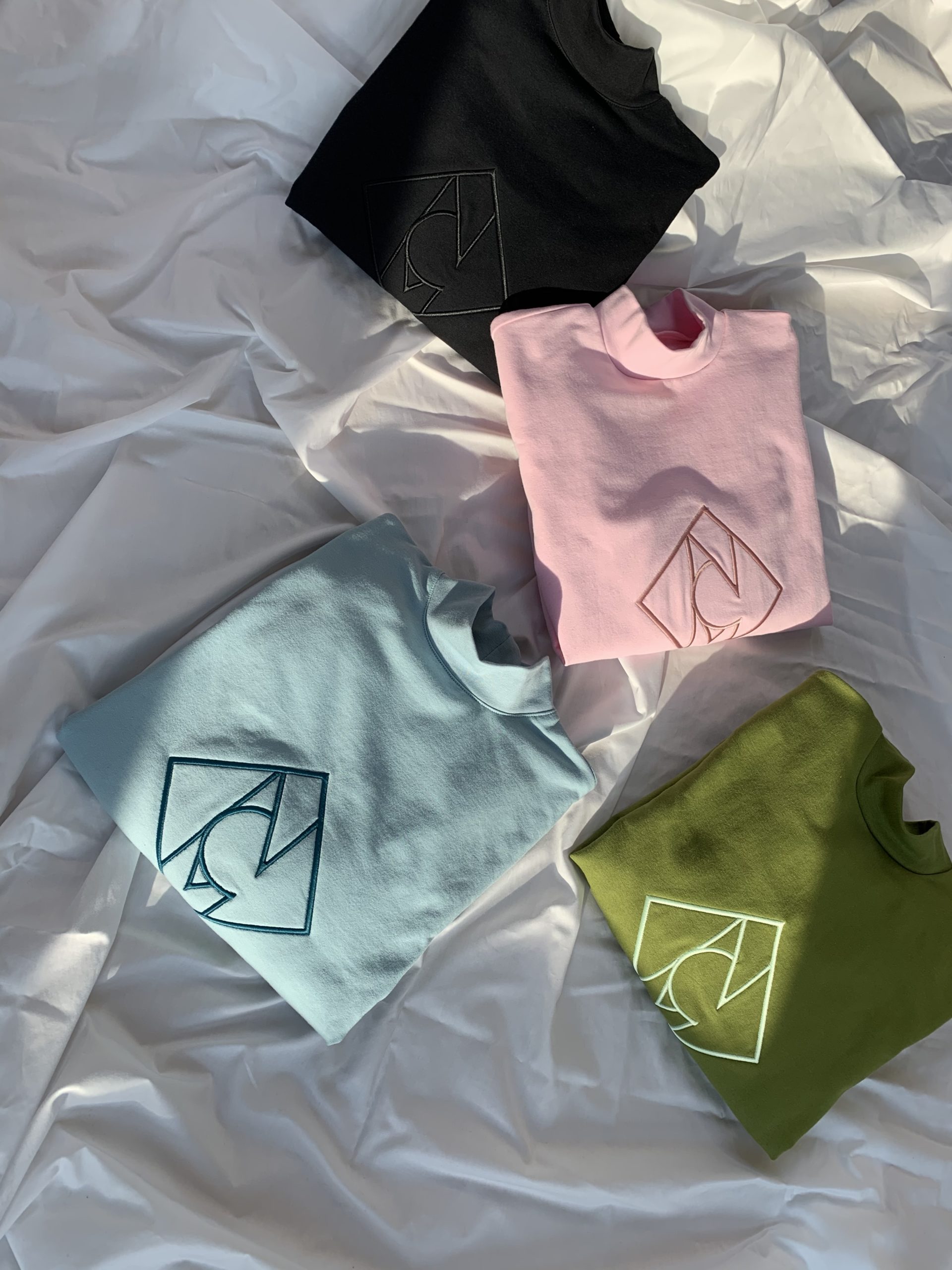 Sweatshirt-mit-Logo-Stickerei-schwarz-rosé-aquamarin-grün-NCM-Baehr Sweatshirt-mit-Logo-Stickerei-rosé-schwarz-aquamarin-grün