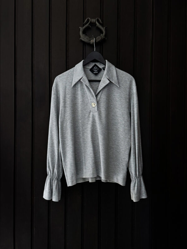 Poloshirt mit gerafftem Langarm grau