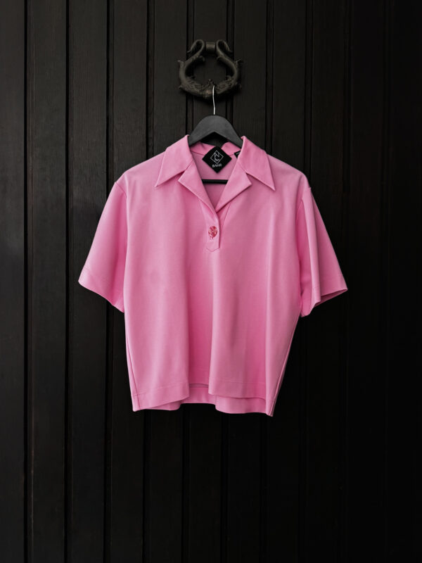 modernes Damen Poloshirt kurzarm mit satement knopf